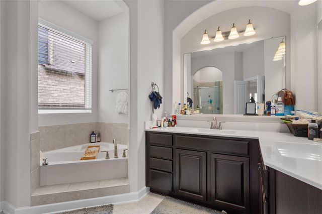 130 Wild Pecan LOOP, Buda, TX 78610