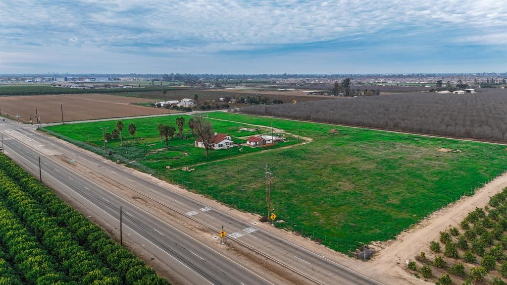 Image 10 of property listing at 7088 E Jensen Avenue, Fresno, CA 93737