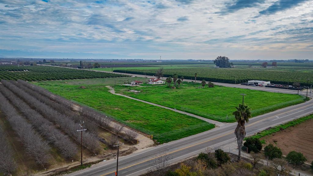 Image 11 of property listing at 7088 E Jensen Avenue, Fresno, CA 93737