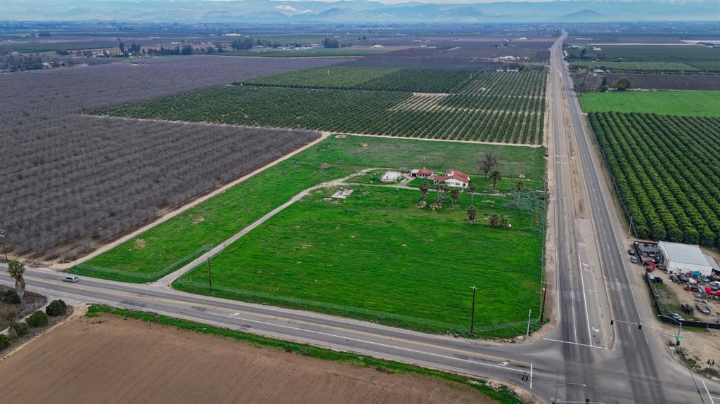 Image 12 of property listing at 7088 E Jensen Avenue, Fresno, CA 93737