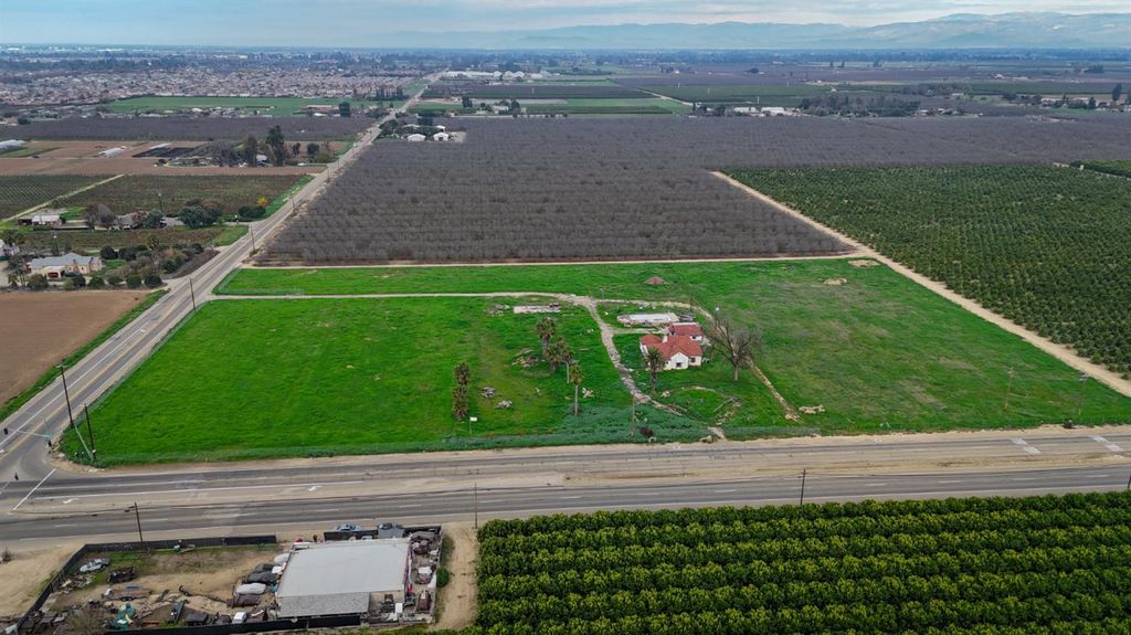 Image 14 of property listing at 7088 E Jensen Avenue, Fresno, CA 93737