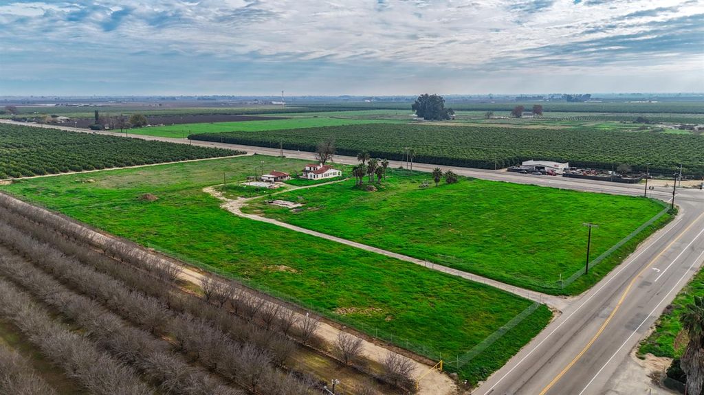 Image 3 of property listing at 7088 E Jensen Avenue, Fresno, CA 93737