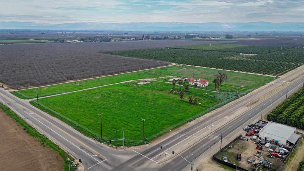 Image 4 of property listing at 7088 E Jensen Avenue, Fresno, CA 93737