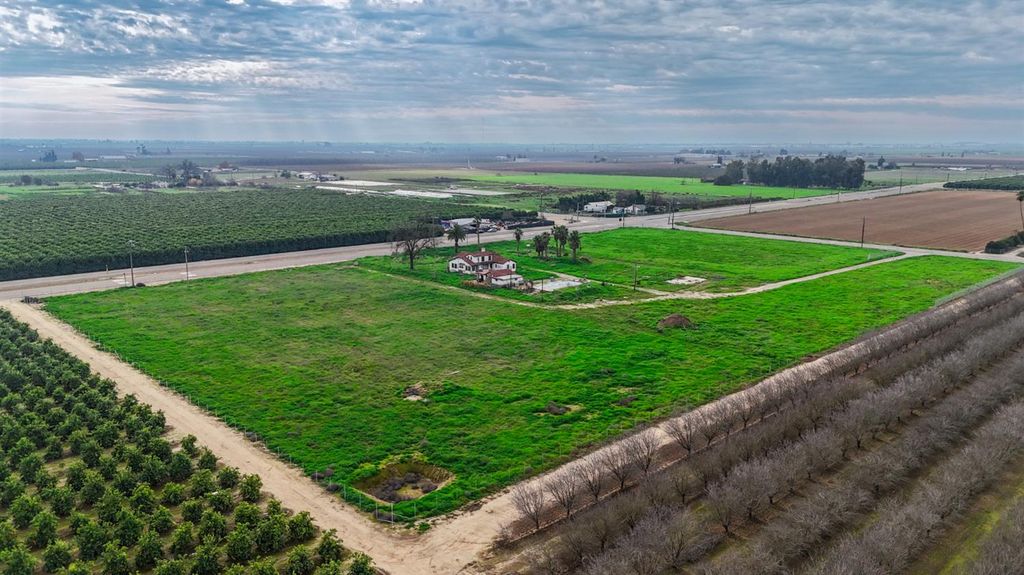 Image 5 of property listing at 7088 E Jensen Avenue, Fresno, CA 93737