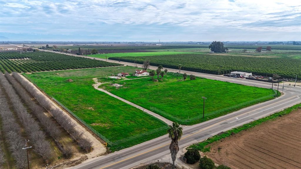 Image 6 of property listing at 7088 E Jensen Avenue, Fresno, CA 93737