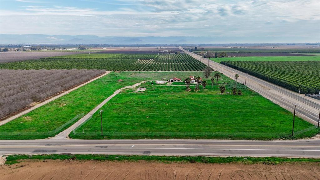 Image 7 of property listing at 7088 E Jensen Avenue, Fresno, CA 93737