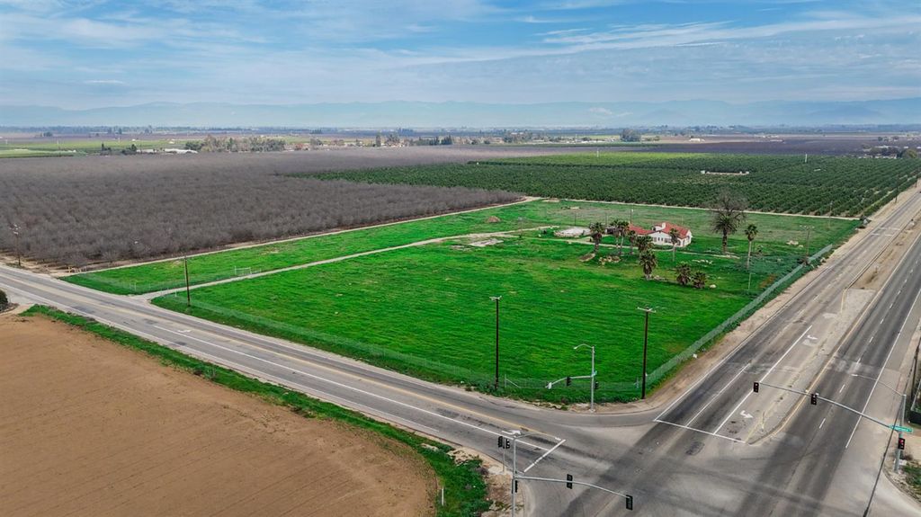 Image 8 of property listing at 7088 E Jensen Avenue, Fresno, CA 93737