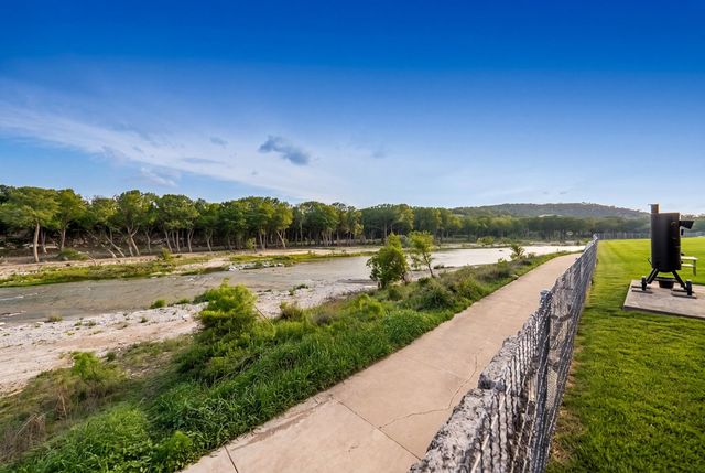 521 Guadalupe St, Kerrville, TX 78028
