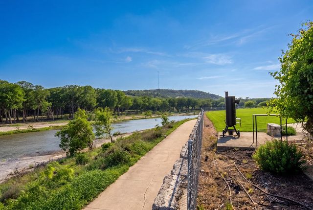 521 Guadalupe St, Kerrville, TX 78028