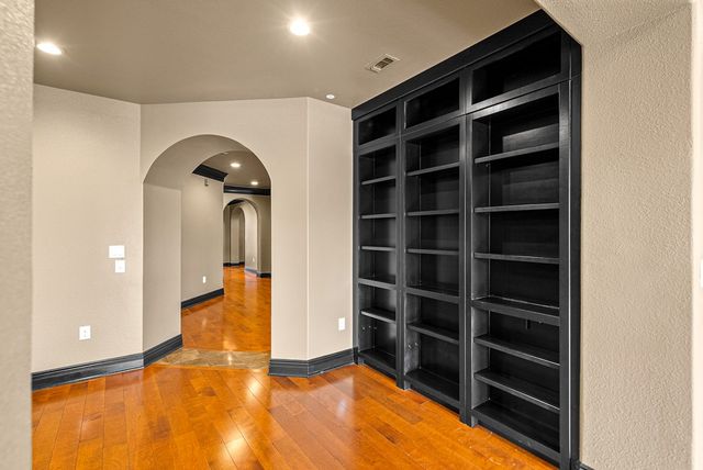 521 Guadalupe St, Kerrville, TX 78028
