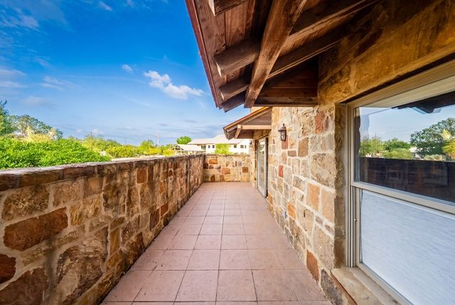 521 Guadalupe St, Kerrville, TX 78028