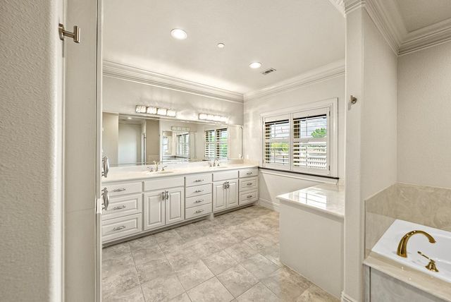 521 Guadalupe St, Kerrville, TX 78028