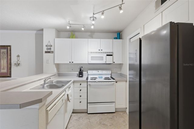 4201 WOODSTORKS WALK WAY 3210, Lutz, FL 33558
