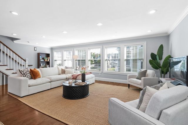 15 Sparhawk St 4, Boston, MA 02135