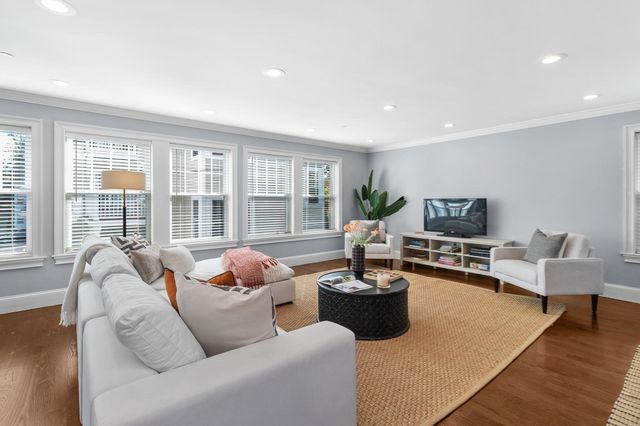 15 Sparhawk St 4, Boston, MA 02135