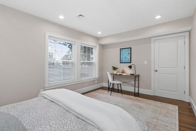 15 Sparhawk St 4, Boston, MA 02135