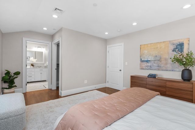 15 Sparhawk St 4, Boston, MA 02135