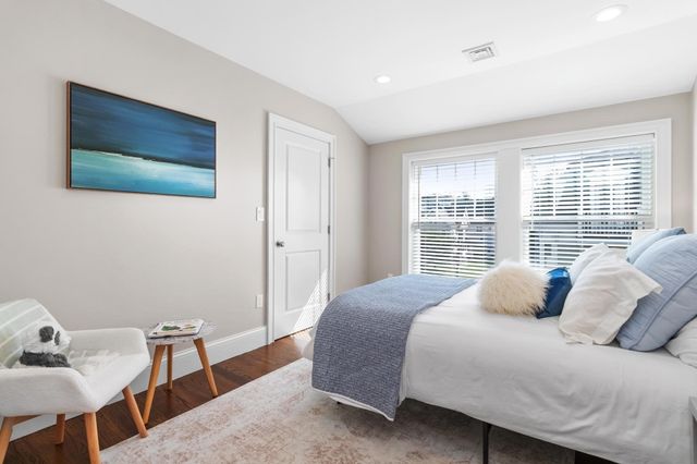 15 Sparhawk St 4, Boston, MA 02135