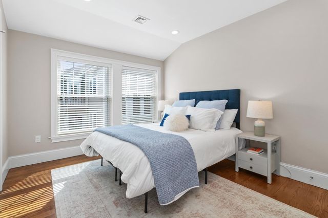 15 Sparhawk St 4, Boston, MA 02135