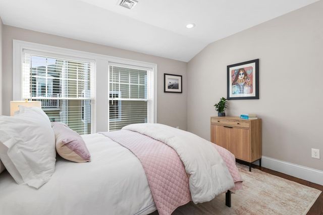 15 Sparhawk St 4, Boston, MA 02135