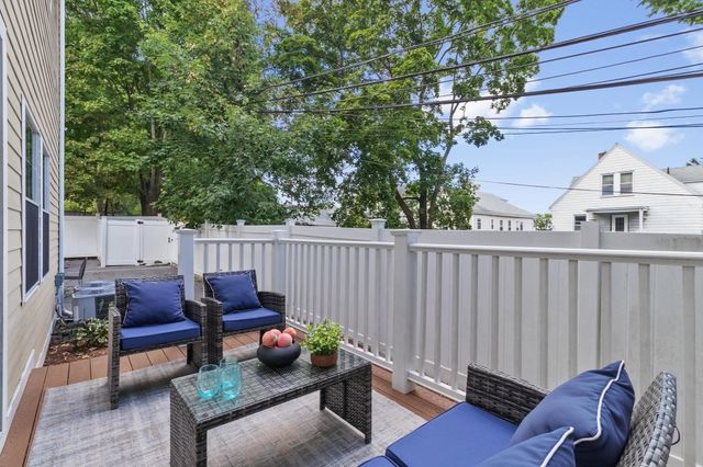 15 Sparhawk St 4, Boston, MA 02135
