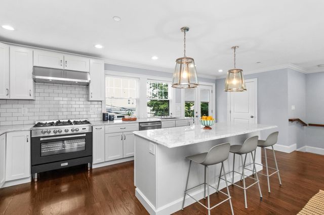 15 Sparhawk St 4, Boston, MA 02135