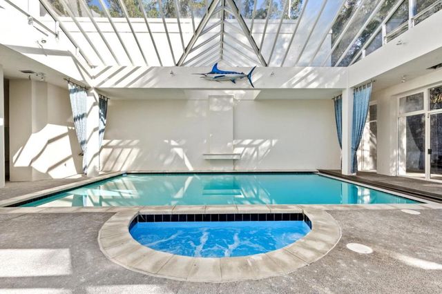 15 Boroughwood Place, Hillsborough, CA 94010