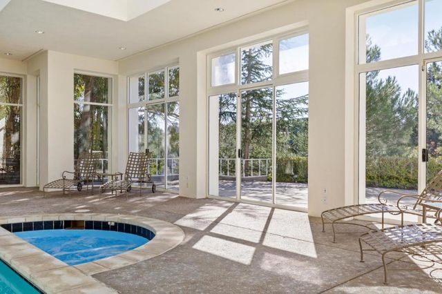 15 Boroughwood Place, Hillsborough, CA 94010