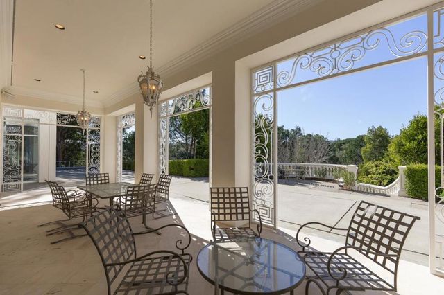 15 Boroughwood Place, Hillsborough, CA 94010