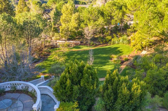 15 Boroughwood Place, Hillsborough, CA 94010