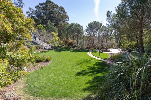 15 Boroughwood Place, Hillsborough, CA 94010