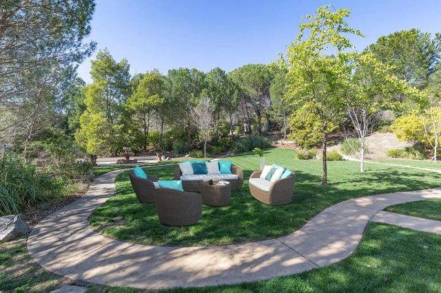 15 Boroughwood Place, Hillsborough, CA 94010