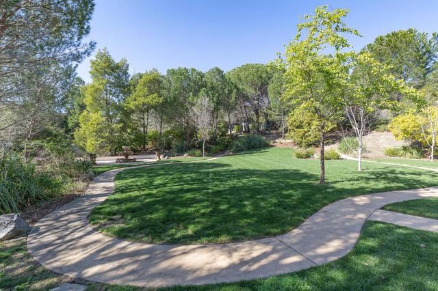 15 Boroughwood Place, Hillsborough, CA 94010