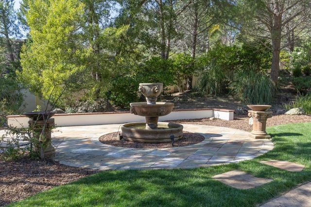 15 Boroughwood Place, Hillsborough, CA 94010