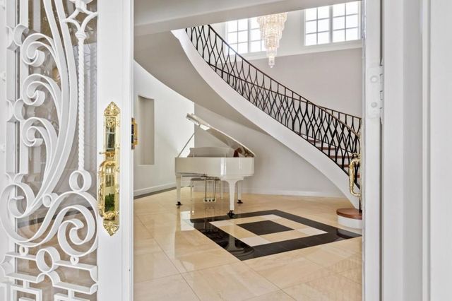 15 Boroughwood Place, Hillsborough, CA 94010