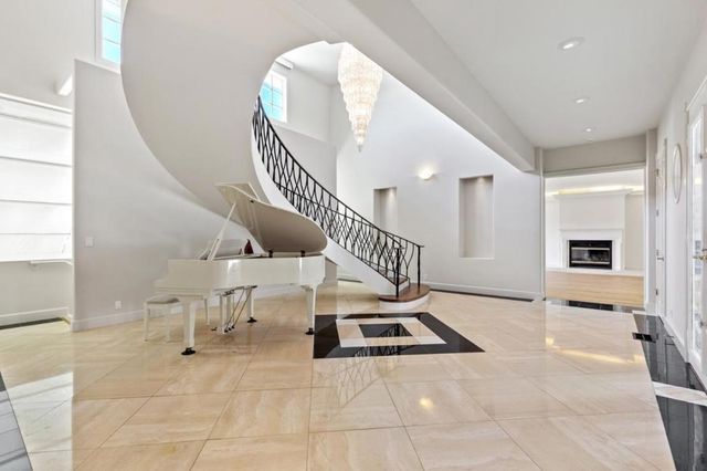 15 Boroughwood Place, Hillsborough, CA 94010