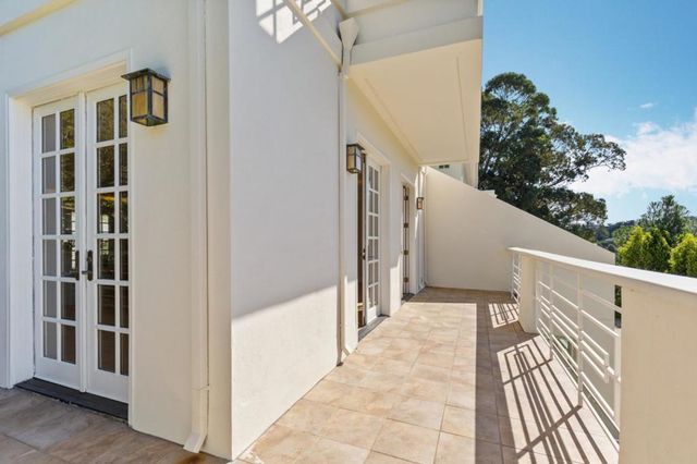 15 Boroughwood Place, Hillsborough, CA 94010