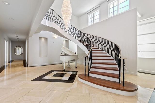 15 Boroughwood Place, Hillsborough, CA 94010