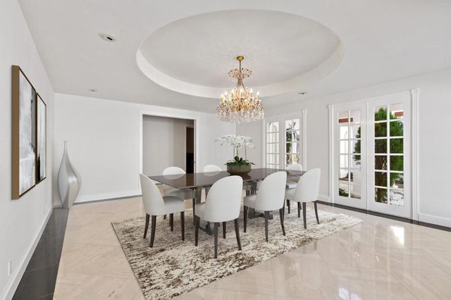 15 Boroughwood Place, Hillsborough, CA 94010