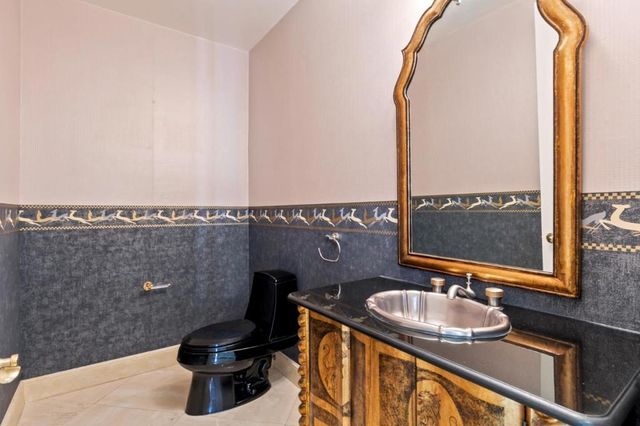 15 Boroughwood Place, Hillsborough, CA 94010