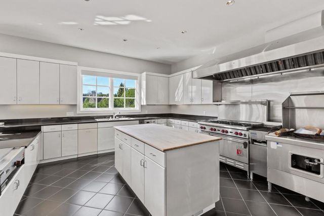 15 Boroughwood Place, Hillsborough, CA 94010