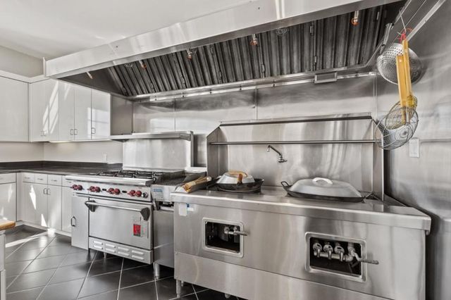 15 Boroughwood Place, Hillsborough, CA 94010