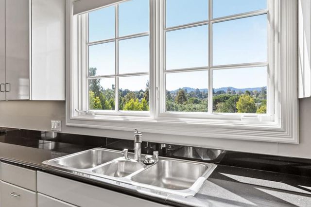 15 Boroughwood Place, Hillsborough, CA 94010