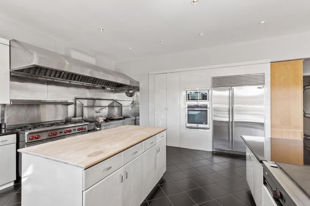 15 Boroughwood Place, Hillsborough, CA 94010