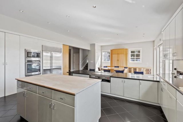 15 Boroughwood Place, Hillsborough, CA 94010