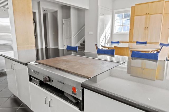 15 Boroughwood Place, Hillsborough, CA 94010