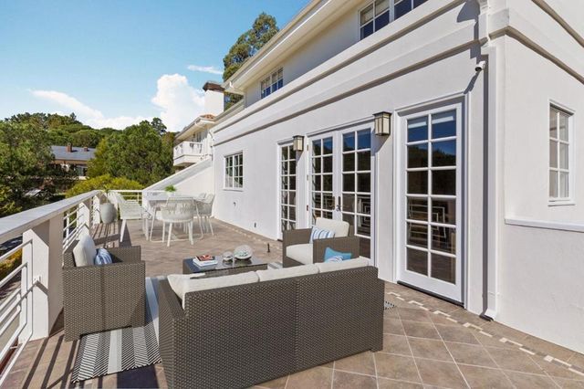 15 Boroughwood Place, Hillsborough, CA 94010