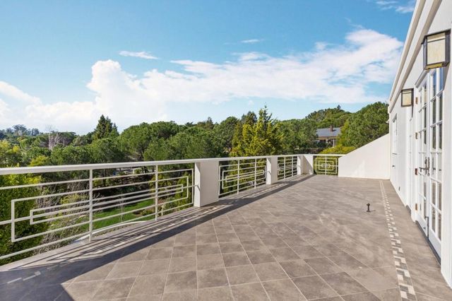 15 Boroughwood Place, Hillsborough, CA 94010