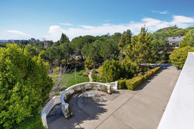 15 Boroughwood Place, Hillsborough, CA 94010