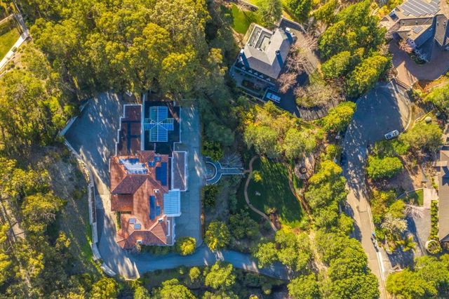 15 Boroughwood Place, Hillsborough, CA 94010